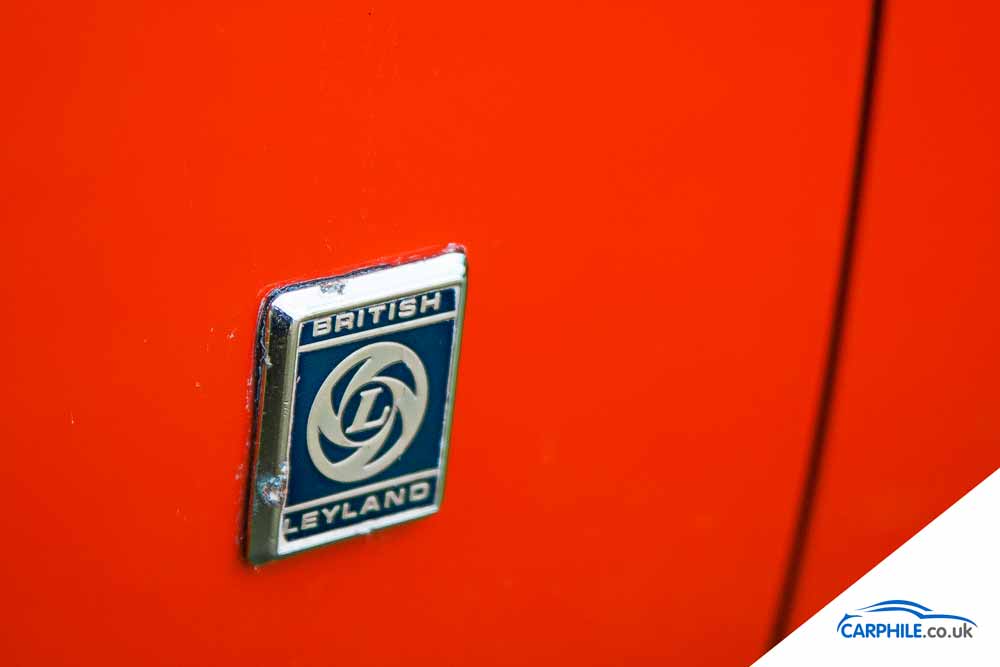 MG MGB photo gallery Mark 3 British Leyland badge