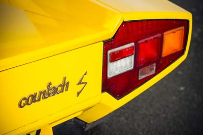 Lamborghini-countach-badge